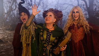 Sarah Jessica Parker, Bette Midler, Froy Gutierrez, Hannah Waddingham, Sam Richardson, Doug Jones, Kathy Najimy, Tony Hale, Hocus Pocus 2022 HD wallpaper