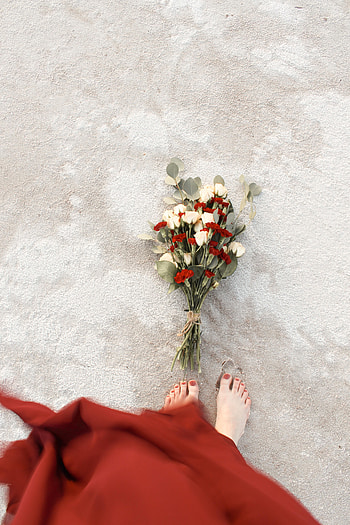 Flowers, Beach, Miscellanea, Miscellaneous, Legs, Bouquet, Girl, Eucalyptus HD phone wallpaper