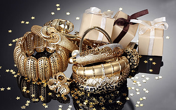 Gold jewelry, Exquisite craftsmanship, Opulent designs, Timeless beauty HD wallpaper