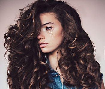 Curly hair, girl, beautiful, makeup HD wallpaper