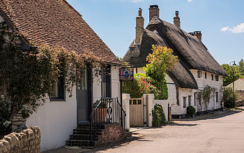 Houses in England, stairs, reed roof, houses, England, gate, street HD wallpaper