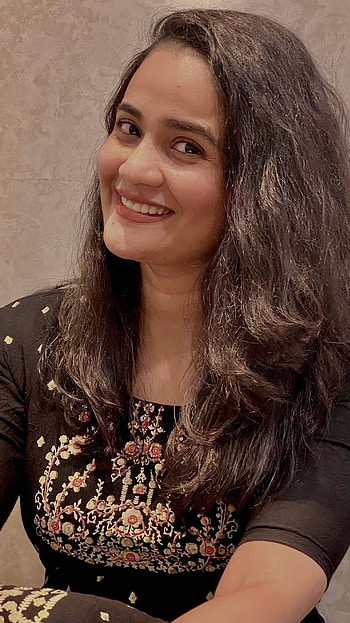 Usha karupati, telugu actress, anchor HD phone wallpaper