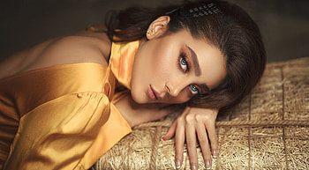 Beauty, model, frumusete, yellow, hay, ali pazani, girl, woman, hand HD wallpaper
