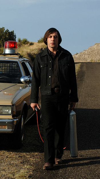 No Country For Old Men, Movie masterpiece, Gripping storytelling, Chilling suspense HD phone wallpaper