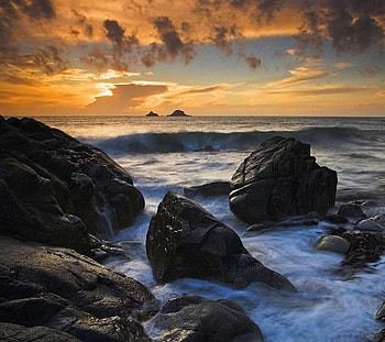 Tranquil Sunset, sea, waves, sky, beautiful, rocks, sunset, tranquil HD wallpaper