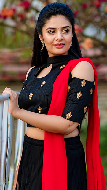 Sreemukhi, Telugu actress, fashion design HD phone wallpaper