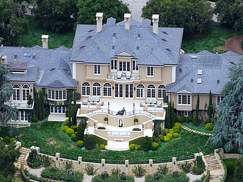 Lady O, blue roof, extravagant, gardens, walkways, white house, oprah, flowers, mansion, home HD wallpaper