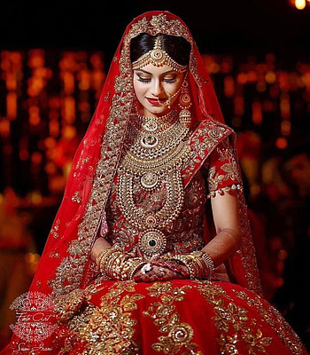 Oversized Jewellery Pieces that Gave us Legit Maharani Bride Feels. Indian wedding graphy poses, Indian wedding graphy, Bridal looks HD phone wallpaper