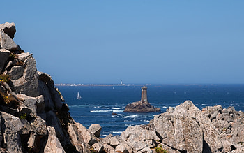 Lighthouse in France, sea, lighthouse, coast, France, rocks HD wallpaper