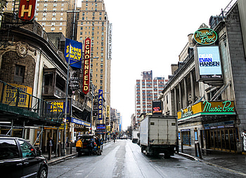 Broadway, Creating a new era, Breaking past boundaries, Theatermania's vision HD wallpaper