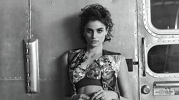 Taylor Hill Vogue Mexico 2021, taylor-hill, model, girls, celebrities, monochrome, black-and-white HD wallpaper