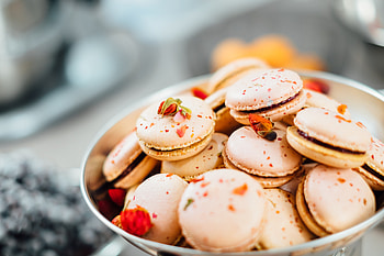 Macarons, basket, sweets, dessert HD wallpaper