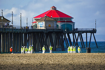 Huntington Beach, Oil spill, Leaders, Aggressive action HD wallpaper