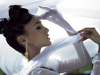 Lady in White, lady, white, pretty, beautiful, woman, female HD wallpaper