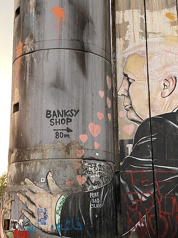 Banksy, Miami art scene, Street art culture, Vibrant graffiti art HD phone wallpaper