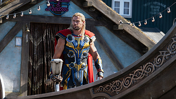 Thor, Chris Hemsworth, Natalie Portman, Christian Bale, Taika Waititi, Tessa Thompson, Russell Crowe, Luke Hemsworth, Thor Love and Thunder HD wallpaper