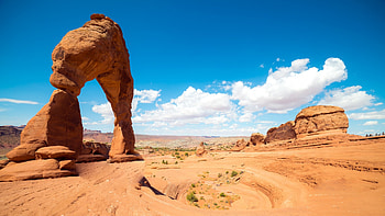 Delicate arch, Utah's landmark, Cloudy atmosphere HD wallpaper