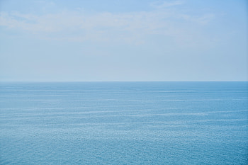 Sky and calm sea, horizon HD wallpaper
