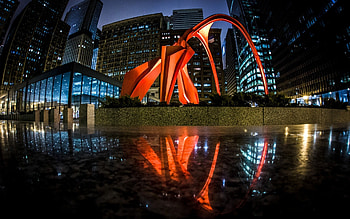 beautiful calders flamingo in chicago's federal plaza, night, reflection, plaza, city, sculpture, pool HD wallpaper