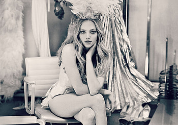 Amanda Seyfried, white, black, burlesque, bw, girl, actress, woman HD wallpaper
