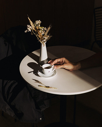 Coffee, Hand, Miscellanea, Miscellaneous, Cup, Bouquet, Room HD phone wallpaper