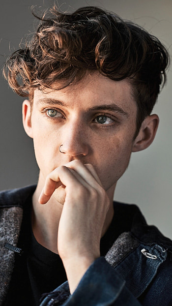 Troye Sivan, Social media popularity, Interactive fandom, Save-worthy HD phone wallpaper