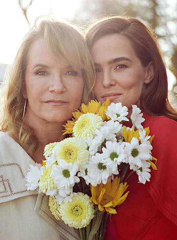 Working together, New podcast, Zoey Deutch, Lea Thompson HD phone wallpaper