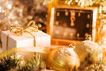 Golden moments for a New Year, winter, golden, style, present, balls, wonderful, decoration, light, bright, love, nature, clock, forever, new year, tinsel HD wallpaper