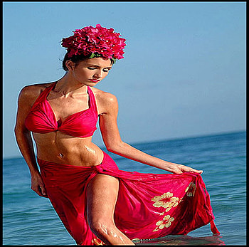 FLOWERED BEAUTY FOR NINE55ROSE, rose hat, model, flowers, dress, woman, ocean HD wallpaper
