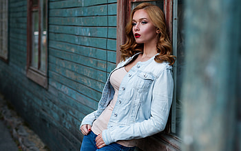 Lonely Saturday, cowgirls, ranch, blondes, house, barn HD wallpaper