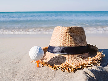 Beach Golf, Breathtaking vistas, Golfing challenge, Relaxing atmosphere HD wallpaper