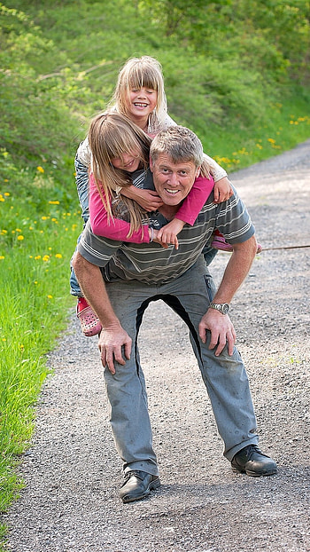 My Lifeline Mom Dad, Papa Girls HD phone wallpaper