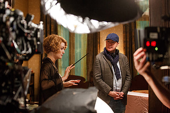 David Yates movies, Eddie Redmayne's role, Magical case, Intriguing character HD wallpaper
