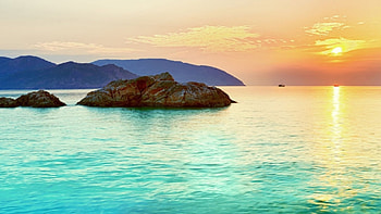 sunset on a green sea, sea, shore, green, rocks, sunset HD wallpaper