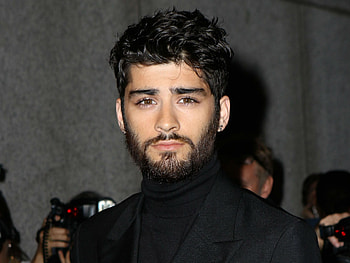 Zayn Malik interrogated for three hours at US airport because 'his name was flagged up on the system' | The Independent HD wallpaper