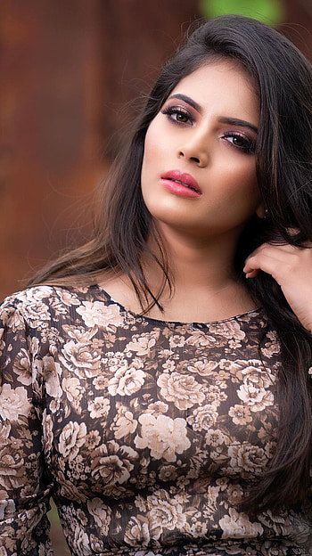 Kruthika Rao, mallu, kannada actress HD phone wallpaper