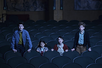 Welcome to Derry — Wide‑Eyed in the Theater, TV Show, It: Welcome to Derry, surprised HD wallpaper