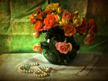 lucious , pearls, table, wall, flowers HD wallpaper
