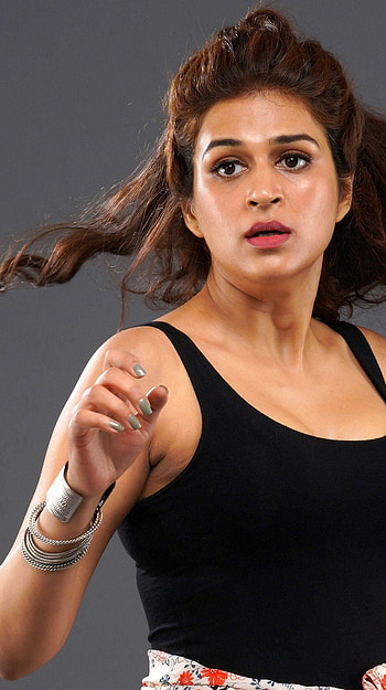 Shraddha Das, arrdham, telugu actress, gorgeous HD phone wallpaper