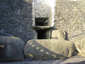 Newgrange, Things to do in Dublin, Irish heritage, Cultural exploration HD wallpaper