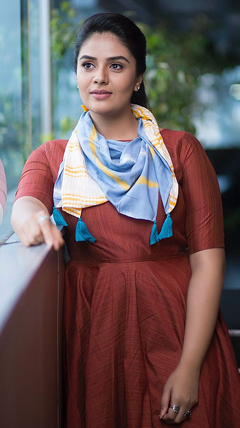 Sreemukhi, telugu actress, anchor HD phone wallpaper