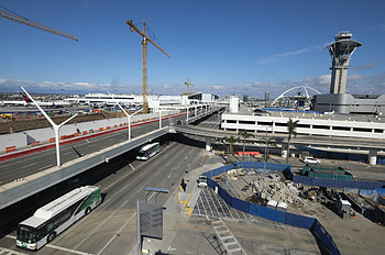Los Angeles Airport, Traffic drops, Terminal closure, Business Journal HD wallpaper