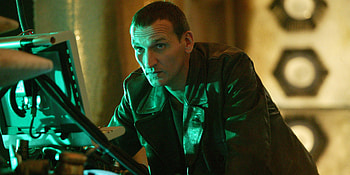 Reasons for Ninth Doctor's departure, Christopher Eccleston's decision, Behind-the-scenes drama, Doctor Who production HD wallpaper