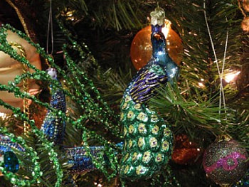 Peacock ornament for Katica (CroZg), blue, bird, glitter, tree, purple, feather, decoration, green, lights, christmas, ornament, peacock HD wallpaper