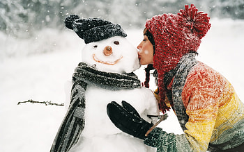 :), snowman, winter, iarna, funny, girl, kiss, woman, hat HD wallpaper