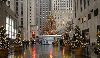 Christmas in New York City, Budget-friendly wanderlust, Magical holiday experience, Festive attractions HD wallpaper