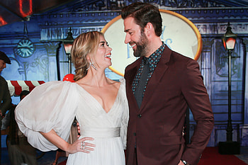 Emily Blunt, Discovering The Office, Dating John Krasinski HD wallpaper