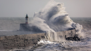 Lighthouse, waves, ocean, storm HD wallpaper