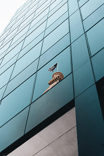 Building, Reflection, Miscellanea, Miscellaneous, Facade, Flag HD phone wallpaper