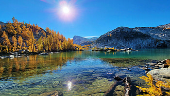 Lake Perfection, The Enchantments, Washington, hills, trees, autumn, sky, water, sun, reflections, cloud, usa HD wallpaper